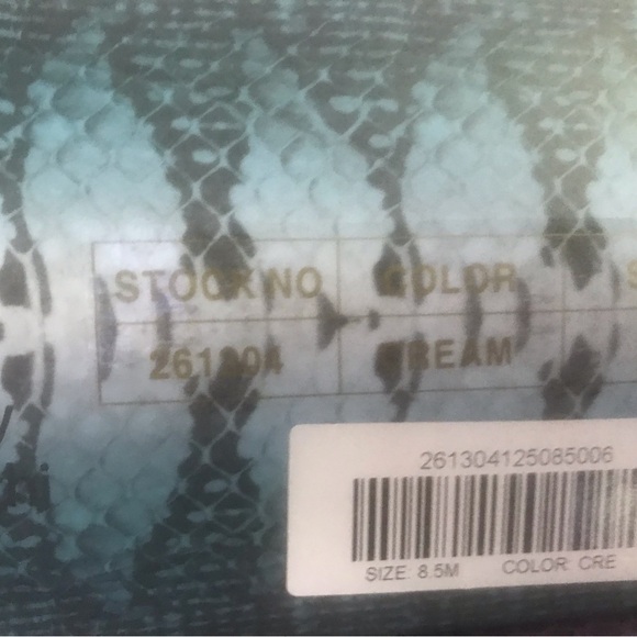 Woman Chi Carlos Falchi Stiletto Cream Snake Rhinestone Cabochon T strap 8.5 NIB - Picture 16 of 16